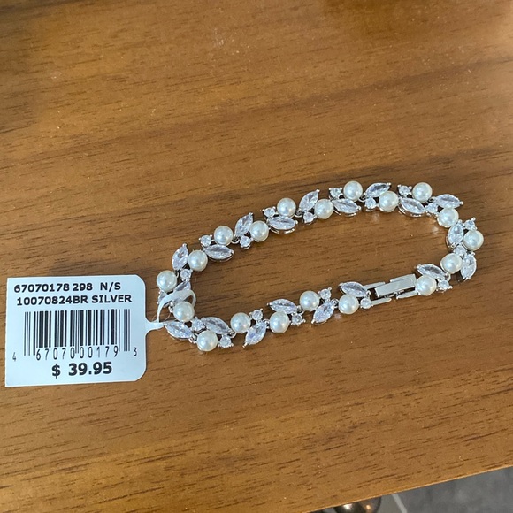 Pearl and cubic zirconia bracelet - Picture 2 of 2